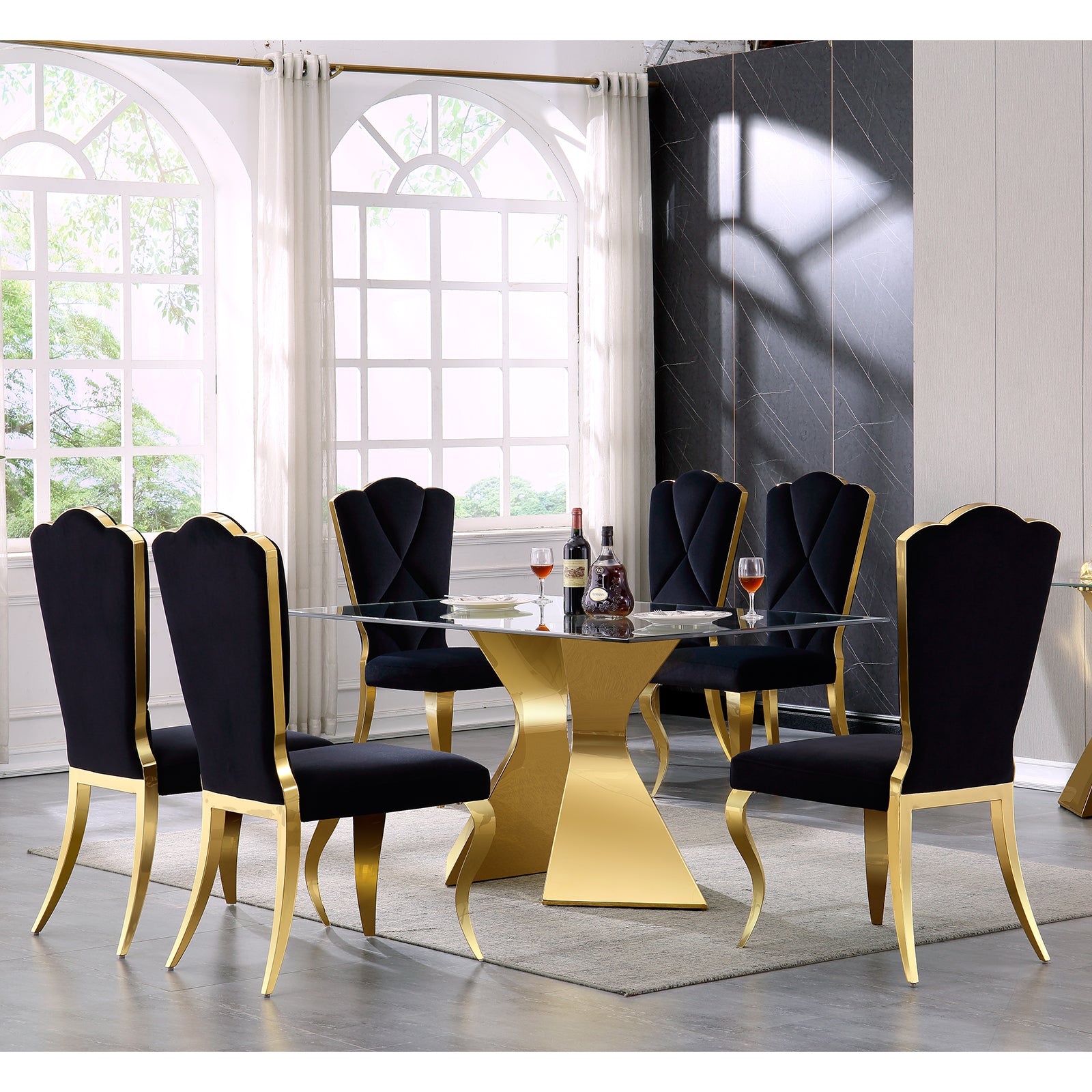 The Stylish Glass Dining Table: Combining Elegance and Functionality