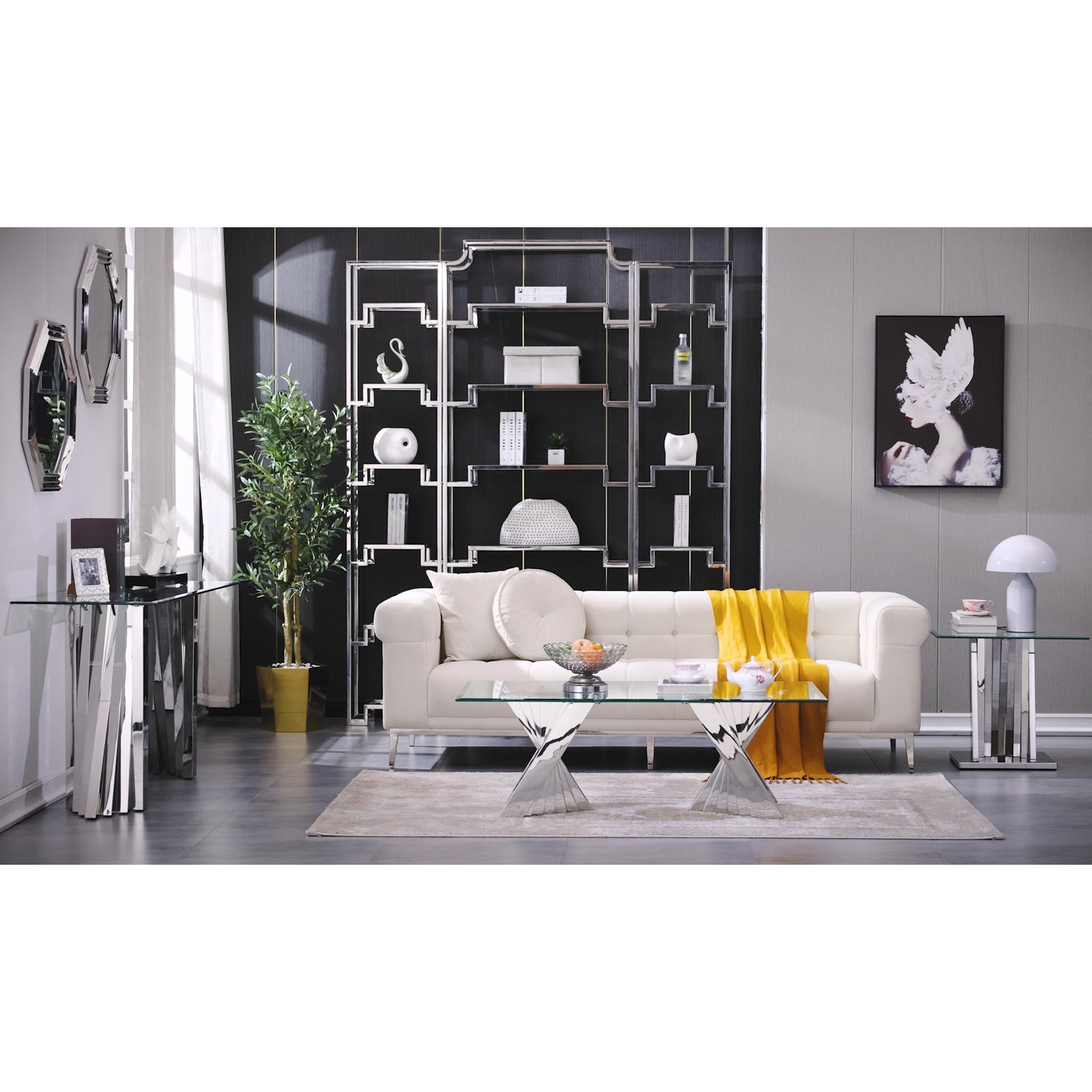 Glass End Table with Silver Polished Metal Scalloped Legs | E412
